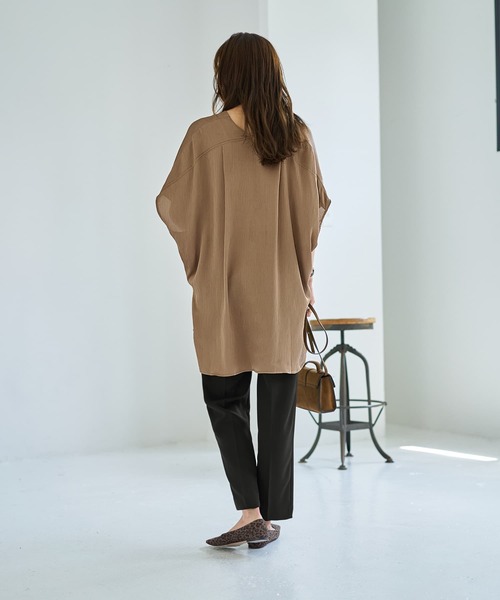 STYLE DELI(スタイルデリ)の「【LUXE】楊柳ゆったりVネックブラウスB(Tシャツ/カットソー・レディース・ホワイト/ブラック/ブラウン系・FREE)」の10枚目の写真