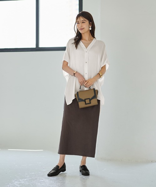 STYLE DELI(スタイルデリ)の「【LUXE】楊柳ゆったりVネックブラウスB(Tシャツ/カットソー・レディース・ホワイト/ブラック/ブラウン系・FREE)」の13枚目の写真