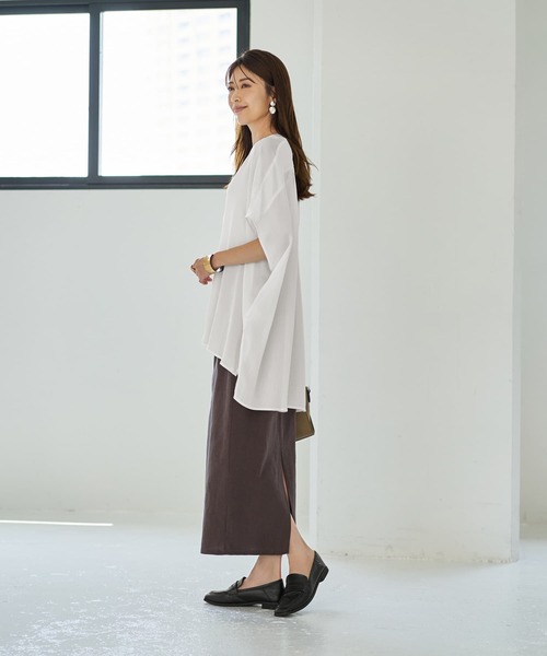 STYLE DELI(スタイルデリ)の「【LUXE】楊柳ゆったりVネックブラウスB(Tシャツ/カットソー・レディース・ホワイト/ブラック/ブラウン系・FREE)」の15枚目の写真