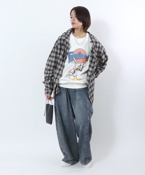 Looney Tunes(ルーニーテューンズ)の「DISCUS ATHLETIC×LOONEY TUNES「スペース・ジャム」 キャラクタープリントスウェットトレーナー メンズ レディース ユニセックス(スウェット・レディース・ホワイト系その他/ブラック/ブラック系その他/ホワイト・L/M)」の9枚目の写真