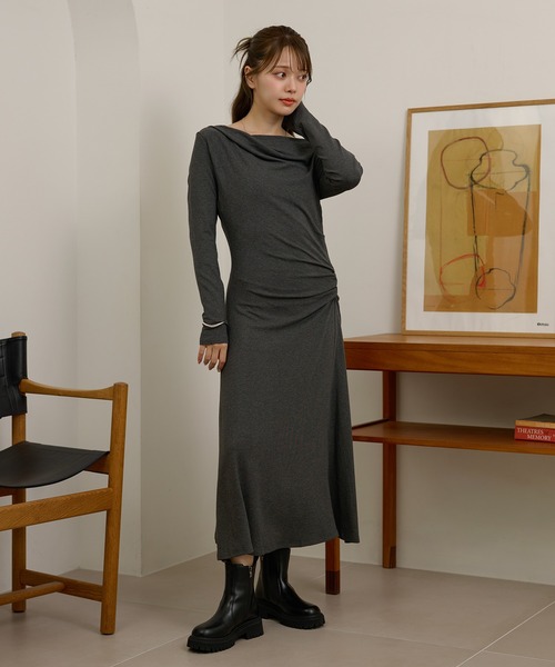 LAULEN(ローレン)の「drape nuance long dress /ドレープニュアンス長袖ロングワンピース(ワンピース・レディース・チャコールグレー/ブラック・FREE)」の3枚目の写真