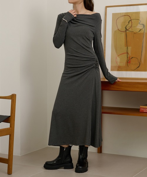 LAULEN(ローレン)の「drape nuance long dress /ドレープニュアンス長袖ロングワンピース(ワンピース・レディース・チャコールグレー/ブラック・FREE)」の5枚目の写真