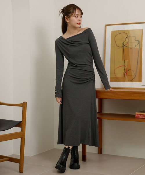 LAULEN(ローレン)の「drape nuance long dress /ドレープニュアンス長袖ロングワンピース(ワンピース・レディース・チャコールグレー/ブラック・FREE)」の6枚目の写真