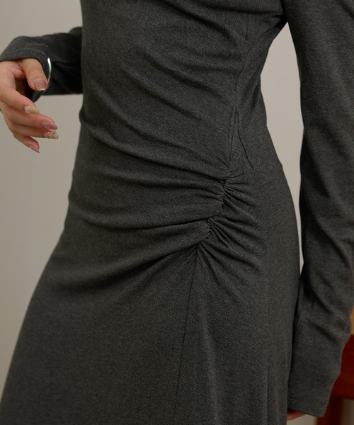 LAULEN(ローレン)の「drape nuance long dress /ドレープニュアンス長袖ロングワンピース(ワンピース・レディース・チャコールグレー/ブラック・FREE)」の8枚目の写真