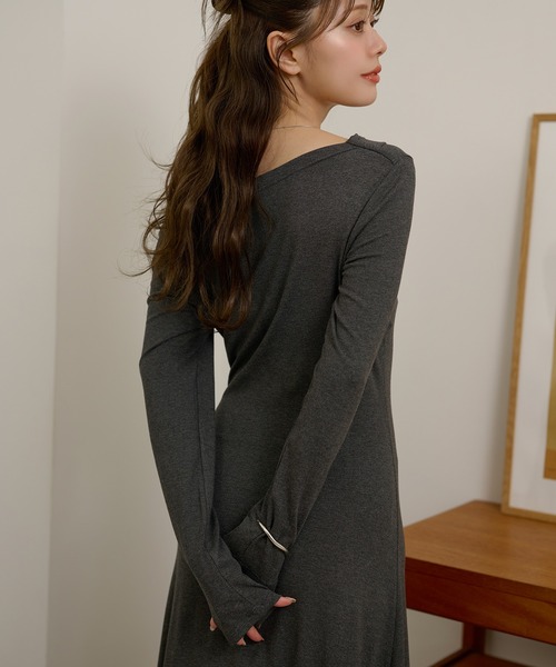 LAULEN(ローレン)の「drape nuance long dress /ドレープニュアンス長袖ロングワンピース(ワンピース・レディース・チャコールグレー/ブラック・FREE)」の9枚目の写真
