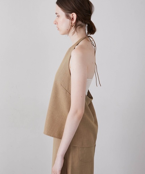 LA PEAU DE GEM(ラポドゥジェム)の「【LA PEAU DE GEM】backless halter neck/バックレスホルターネック(キャミソール・レディース・ブラック/ベージュ・FREE)」の11枚目の写真