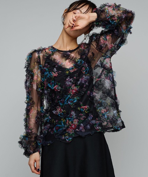 Narcissus（ナルシス）の「フラワーフリルブラウス/チュールプリント《動画あり》（シャツ/ブラウス・レディース・ブラック/アイボリー・FREE）」の2枚目の写真