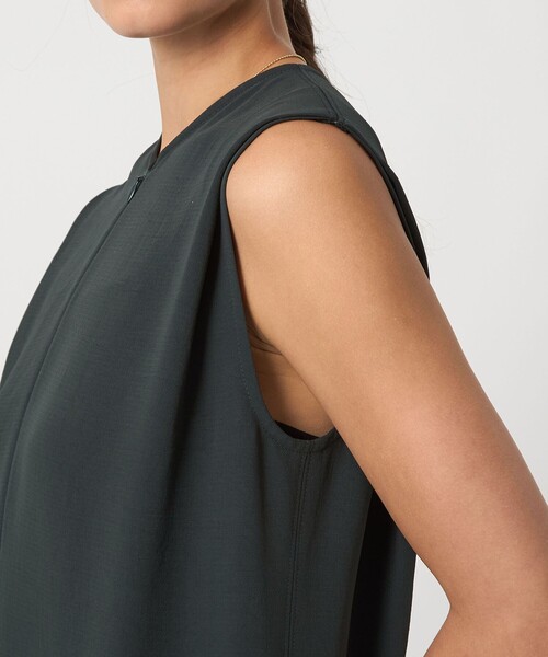 UNITED ARROWS & SONS(ユナイテッドアローズアンドサンズ)の「<D.O UNITED ARROWS BY DAISUKE OBANA for WOMEN> Ⅰ SL/LESS DRESS/ワンピース(ワンピース・レディース・ブラック/ダークグリーン・S/M)」の5枚目の写真