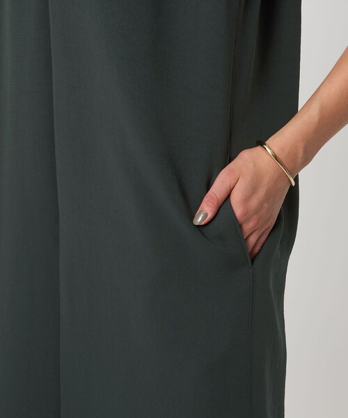 UNITED ARROWS & SONS(ユナイテッドアローズアンドサンズ)の「<D.O UNITED ARROWS BY DAISUKE OBANA for WOMEN> Ⅰ SL/LESS DRESS/ワンピース(ワンピース・レディース・ブラック/ダークグリーン・S/M)」の6枚目の写真