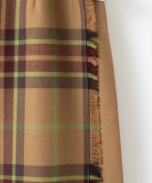 hue day to evening フリルダブルカフスブラウス