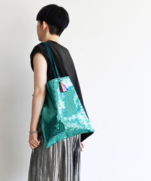 Magine(マージン)の「cheek チーク disc tote/ディスコ トート(トートバッグ・レディース・グリーン/ブラック/ブルー/ゴールド/シルバー・FREE)」の2枚目の写真
