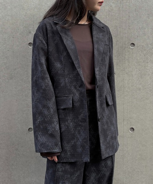 &g'aime（アンジェム）の「【&g'aime】フラワープリントテーラードジャケット　Floral Print Tailored Jacket（テーラードジャケット・レディース・グレー/ブラック・FREE）」の2枚目の写真