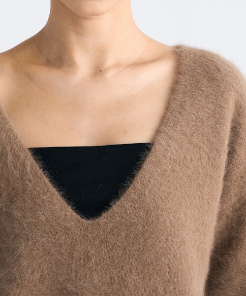 EDITION（エディション）の「フォックスシャギー Vネックニット（ニット/セーター・レディース・ブラック/ベージュ・FREE）」の7枚目の写真