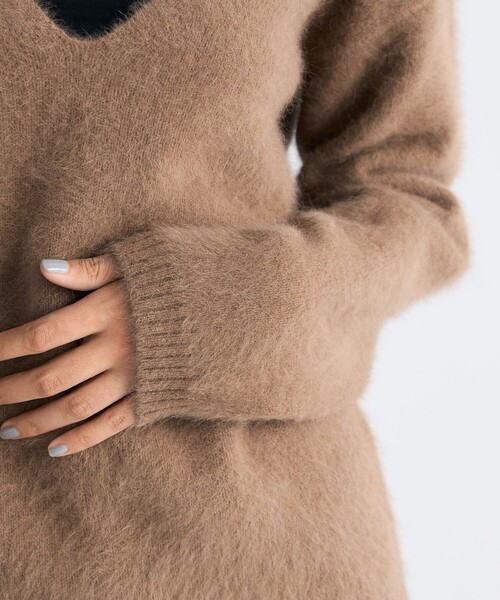 EDITION（エディション）の「フォックスシャギー Vネックニット（ニット/セーター・レディース・ブラック/ベージュ・FREE）」の6枚目の写真