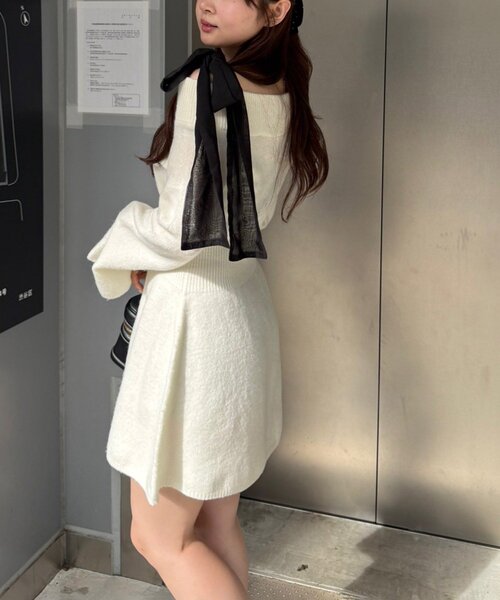 continuer de NICE CLAUP（コンティニューデナイスクラップ）の「【Ribbon Collection】マルチWAYオフショルニットワンピース（ワンピース・レディース・チャコールグレー/グレー/アイボリー・FREE）」の8枚目の写真