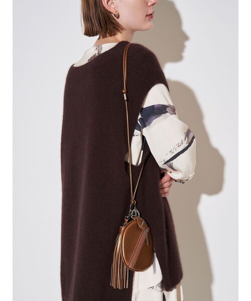 ELENDEEK（エレンディーク）の「チャームスマホショルダー（スマホケース/カバー・レディース・ブラック/オフホワイト/ブロンズ・FREE）」の10枚目の写真