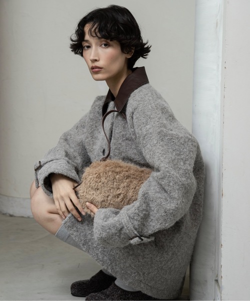 lawgy(ラウジー)の「different material fluffy round bag / ディファレントマテリアルフラッフィーラウンドバッグ(ショルダーバッグ・レディース・アイボリー/ブラウン・FREE)」の4枚目の写真