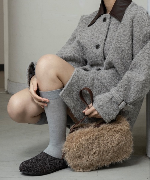 lawgy(ラウジー)の「different material fluffy round bag / ディファレントマテリアルフラッフィーラウンドバッグ(ショルダーバッグ・レディース・アイボリー/ブラウン・FREE)」の5枚目の写真