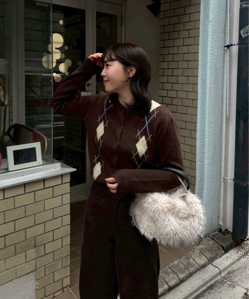 lawgy(ラウジー)の「different material fluffy round bag / ディファレントマテリアルフラッフィーラウンドバッグ(ショルダーバッグ・レディース・アイボリー/ブラウン・FREE)」の12枚目の写真