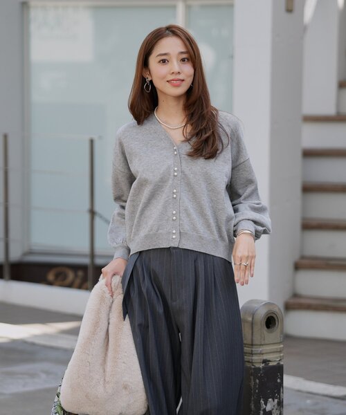 パール釦ショートカーディガン un dix cors（アンディコール）の「《さりげなく大人可愛い》Wパール釦