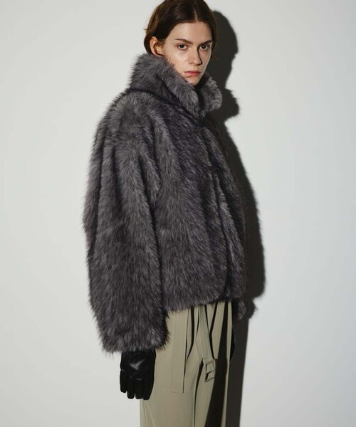 RIM.ARK（リムアーク）の「【RIM.ARK/リムアーク】High collar faux fur jacket/ハイカラーフェイクファージャケット（その他アウター・レディース・グレー/ブラウン・FREE）」の8枚目の写真