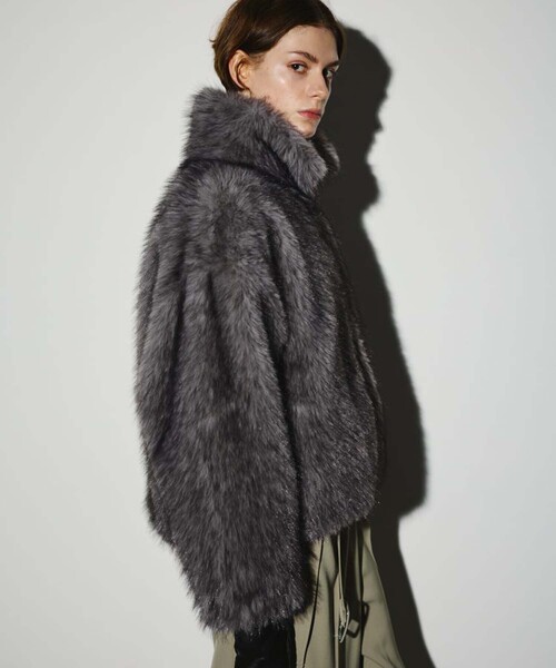 RIM.ARK（リムアーク）の「【RIM.ARK/リムアーク】High collar faux fur jacket/ハイカラーフェイクファージャケット（その他アウター・レディース・グレー/ブラウン・FREE）」の10枚目の写真