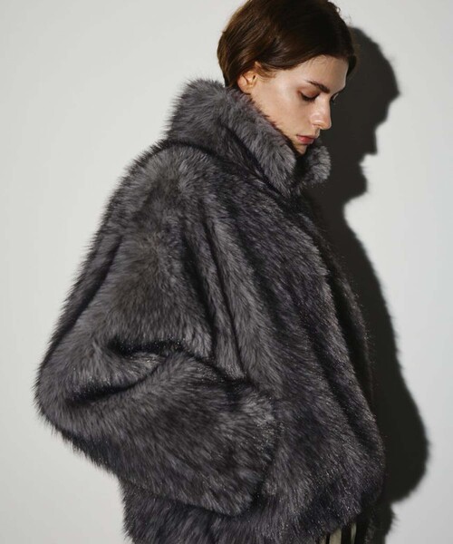 RIM.ARK（リムアーク）の「【RIM.ARK/リムアーク】High collar faux fur jacket/ハイカラーフェイクファージャケット（その他アウター・レディース・グレー/ブラウン・FREE）」の11枚目の写真
