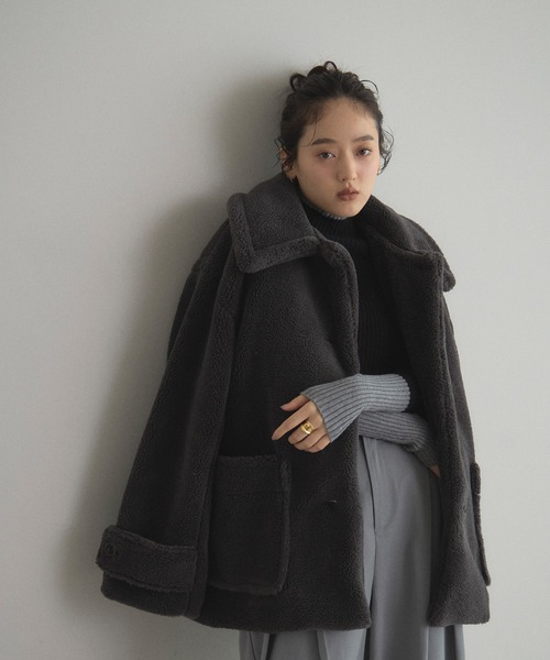 &. NOSTALGIA（アンドドットノスタルジア）の「テディボアステンカラーコート（ステンカラーコート・レディース・チャコールグレー/ライトベージュ・M）」の2枚目の写真