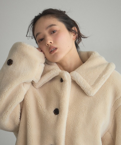 &. NOSTALGIA（アンドドットノスタルジア）の「テディボアステンカラーコート（ステンカラーコート・レディース・チャコールグレー/ライトベージュ・M）」の7枚目の写真