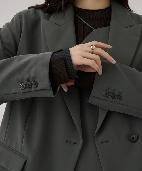 UNITED TOKYO（ユナイテッドトウキョウ）の「フィブリルテーラードジャケット｜ウォッシャブル/セットアップ/オフィスカジュアル/オケージョン/ストレッチ/冬服（テーラードジャケット・レディース・グレー/ブラック・1/2）」の4枚目の写真