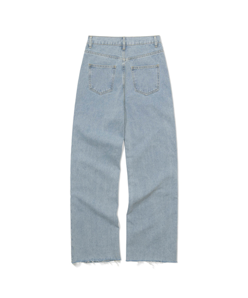 MOAA（モア）の「Fray Hem cut Jeans (WASHED LIGHT BLUE)（デニムパンツ・レディース・その他・SMALL/MEDIUM）」の3枚目の写真