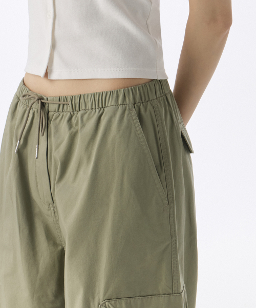 MUSINSA STANDARD WOMAN（ムシンサスタンダードウーマン）の「ウィメンズコットンパラシュートカーゴパンツ[ライトカーキ]（スウェットパンツ・レディース・その他・30/24/26/28/22）」の9枚目の写真
