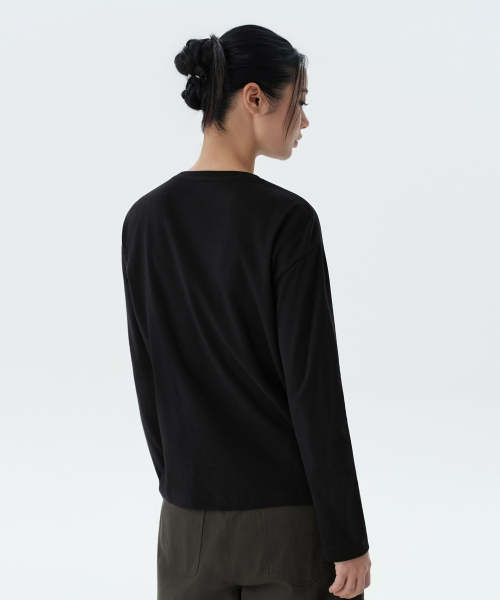 MUSINSA STANDARD WOMAN（ムシンサスタンダードウーマン）の「ウィメンズリラックスクルーネック長袖Tシャツ[ブラック]（Tシャツ/カットソー・レディース・その他・X-SMALL/SMALL/MEDIUM/LARGE/X-LARGE）」の3枚目の写真