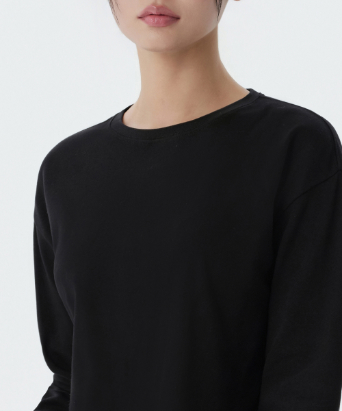 MUSINSA STANDARD WOMAN（ムシンサスタンダードウーマン）の「ウィメンズリラックスクルーネック長袖Tシャツ[ブラック]（Tシャツ/カットソー・レディース・その他・X-SMALL/SMALL/MEDIUM/LARGE/X-LARGE）」の4枚目の写真