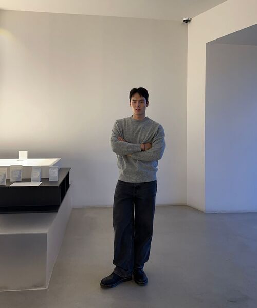 OUTSTANDING(アウトスタンディング)の「PURE WOOL WHOLEGARMENT KNIT_MELANGE GRAY(ニット/セーター・メンズ・その他・SMALL/MEDIUM/LARGE)」の8枚目の写真