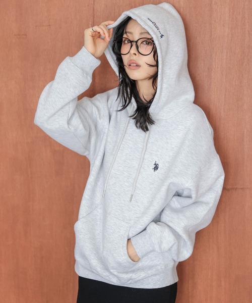 U.S. POLO ASSN.(ユーエスポロアッスン)の「U.S. POLO ASSN. ワンポイント刺繍ロゴ裏起毛フーディ(スウェット・レディース・ライトグレー/ブラック/ネイビー/チャコール・フリー)」の1枚目の写真