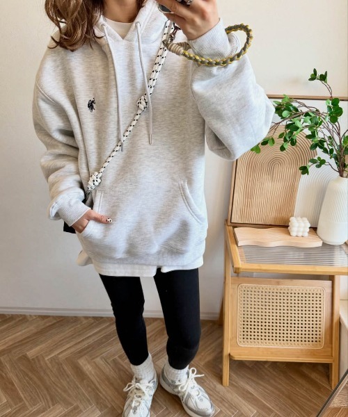 U.S. POLO ASSN.(ユーエスポロアッスン)の「U.S. POLO ASSN. ワンポイント刺繍ロゴ裏起毛フーディ(スウェット・レディース・ライトグレー/ブラック/ネイビー/チャコール・フリー)」の5枚目の写真