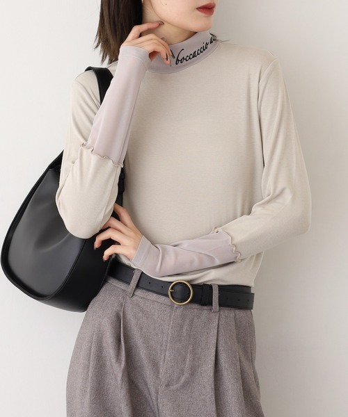 Miunelora(ミューネローラ)の「Miunelora フロッキーロゴチュール切替インナープルオーバー(Tシャツ/カットソー・レディース・ベージュ/ブラック/チャコールグレー・38)」の1枚目の写真
