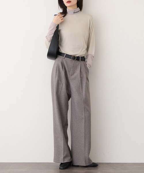 Miunelora(ミューネローラ)の「Miunelora フロッキーロゴチュール切替インナープルオーバー(Tシャツ/カットソー・レディース・ベージュ/ブラック/チャコールグレー・38)」の13枚目の写真
