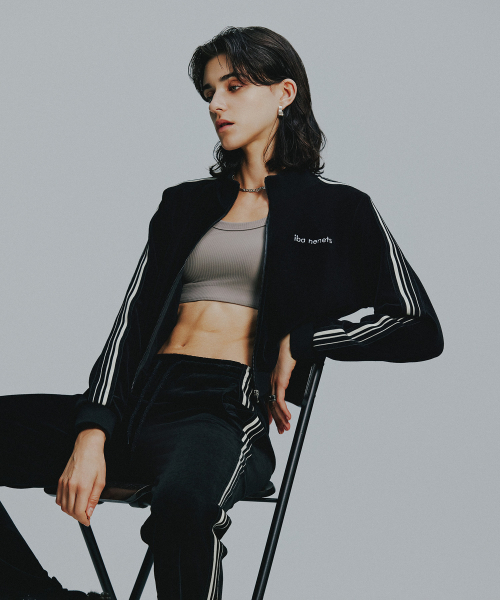 IBA NENETS(イバネネツ)の「テープポイントベルベットトラックジャケット - ブラック(ジャージ・レディース・その他・SMALL/MEDIUM)」の3枚目の写真