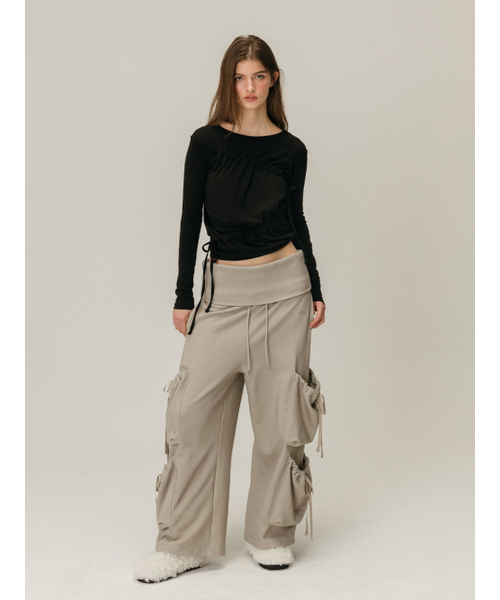 MOIFAIRE（モイフェア）の「FOLDOVER SHIRRING SWEATPANTS / GREY（スウェットパンツ・レディース・ライトグレー・ONE SIZE）」の3枚目の写真