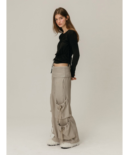 MOIFAIRE（モイフェア）の「FOLDOVER SHIRRING SWEATPANTS / GREY（スウェットパンツ・レディース・ライトグレー・ONE SIZE）」の4枚目の写真