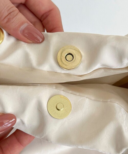 fredy emue（フレディエミュ）の「三つ編みハンドル巾着バッグ（ショルダーバッグ・レディース・アイボリー/ブラック・FREE）」の15枚目の写真