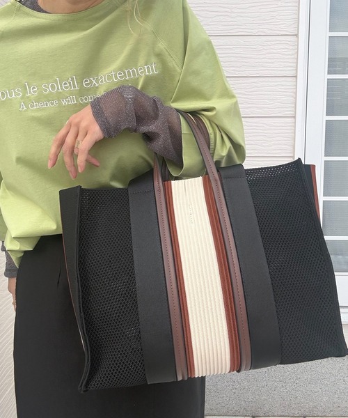Q（キュー）の「マルチカラー2wayトート（トートバッグ・レディース・ブラック系・ONE SIZE）」の7枚目の写真