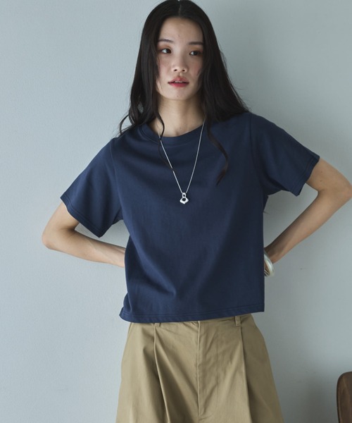 Doux archives(ドゥアルシーヴ)の「コンパクトTee(Tシャツ/カットソー・レディース・ネイビー/グレイッシュベージュ/オフホワイト・FREE)」の3枚目の写真