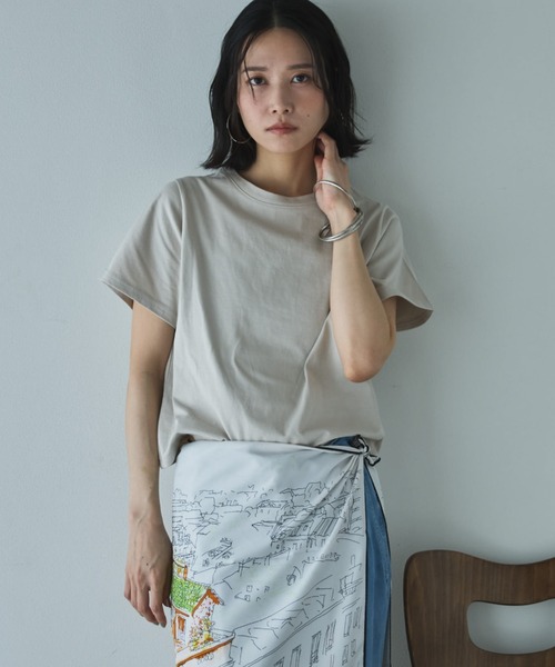 Doux archives(ドゥアルシーヴ)の「コンパクトTee(Tシャツ/カットソー・レディース・ネイビー/グレイッシュベージュ/オフホワイト・FREE)」の1枚目の写真