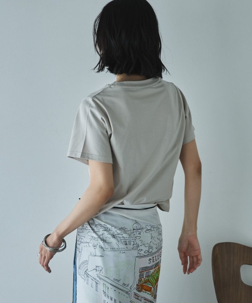 Doux archives(ドゥアルシーヴ)の「コンパクトTee(Tシャツ/カットソー・レディース・ネイビー/グレイッシュベージュ/オフホワイト・FREE)」の11枚目の写真