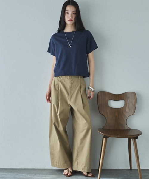 Doux archives(ドゥアルシーヴ)の「コンパクトTee(Tシャツ/カットソー・レディース・ネイビー/グレイッシュベージュ/オフホワイト・FREE)」の16枚目の写真