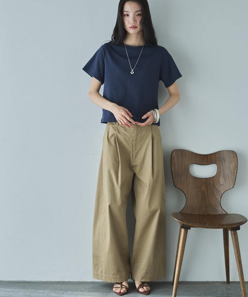 Doux archives(ドゥアルシーヴ)の「コンパクトTee(Tシャツ/カットソー・レディース・ネイビー/グレイッシュベージュ/オフホワイト・FREE)」の17枚目の写真