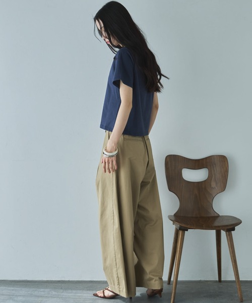 Doux archives(ドゥアルシーヴ)の「コンパクトTee(Tシャツ/カットソー・レディース・ネイビー/グレイッシュベージュ/オフホワイト・FREE)」の20枚目の写真